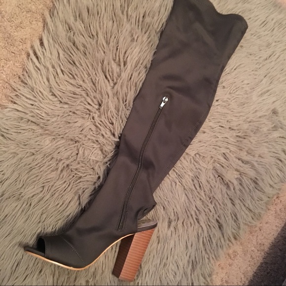 *SOLD ON MERCARI* 🆕Olive Open Toe Heeled Boots - Picture 4 of 7